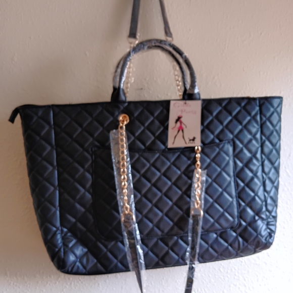 Gilda Paris Chic Black Quilted Tote with Gold Chain Accents - Picture 3 of 14
